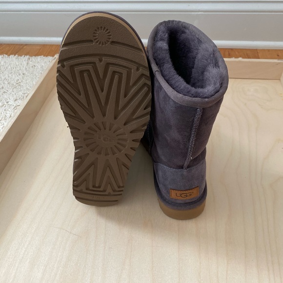 NWOB Ugg Classic Boot Size 9 Womens - Picture 3 of 4